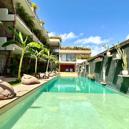 Private Jacuzzi Jungle Loft Apartment